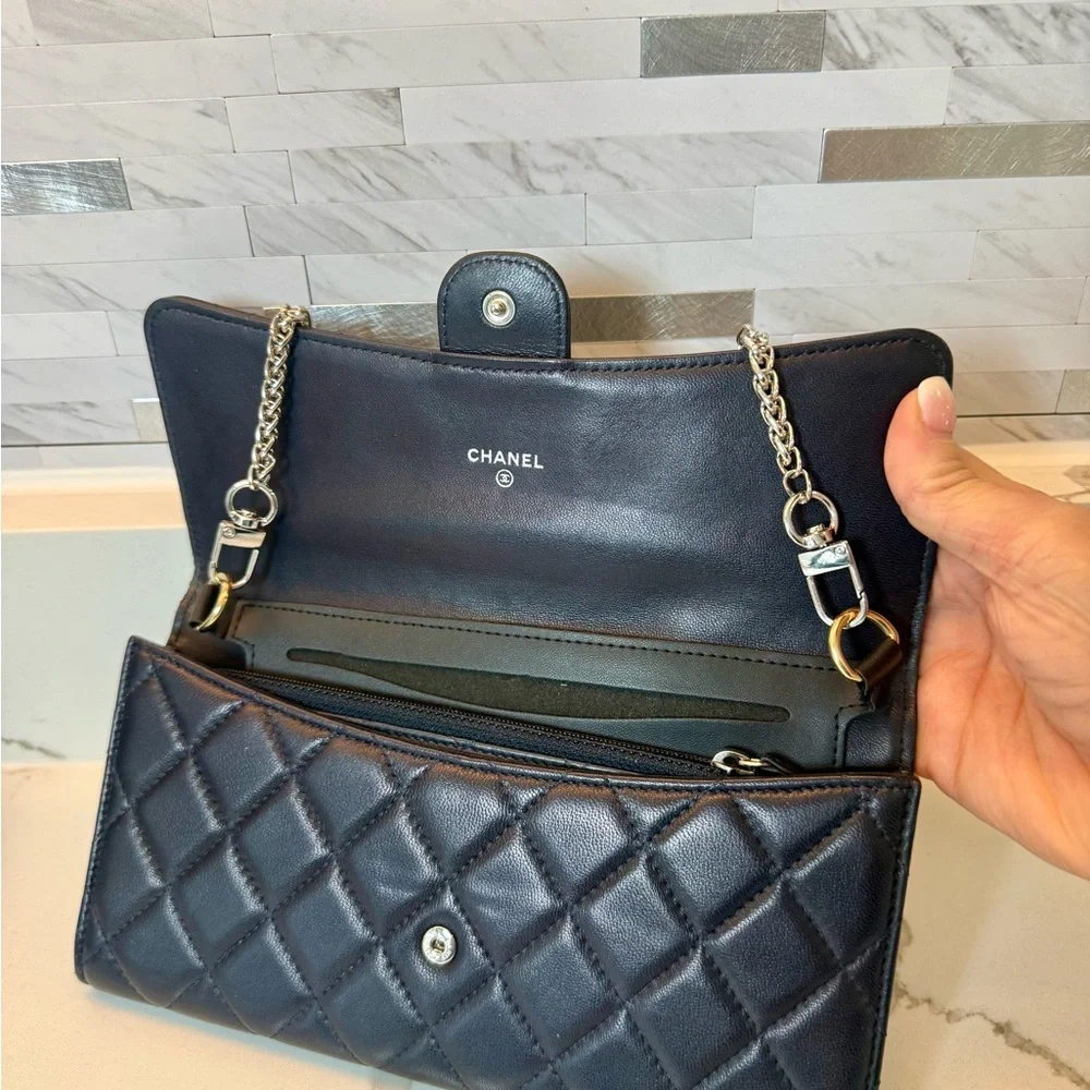 CHANEL Navy Blue Quilted Lambskin Classic Flap Wallet Silver CC - Picture 12 of 16